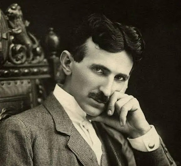 nikola-tesla-vi-than-giua-loai-nguoi