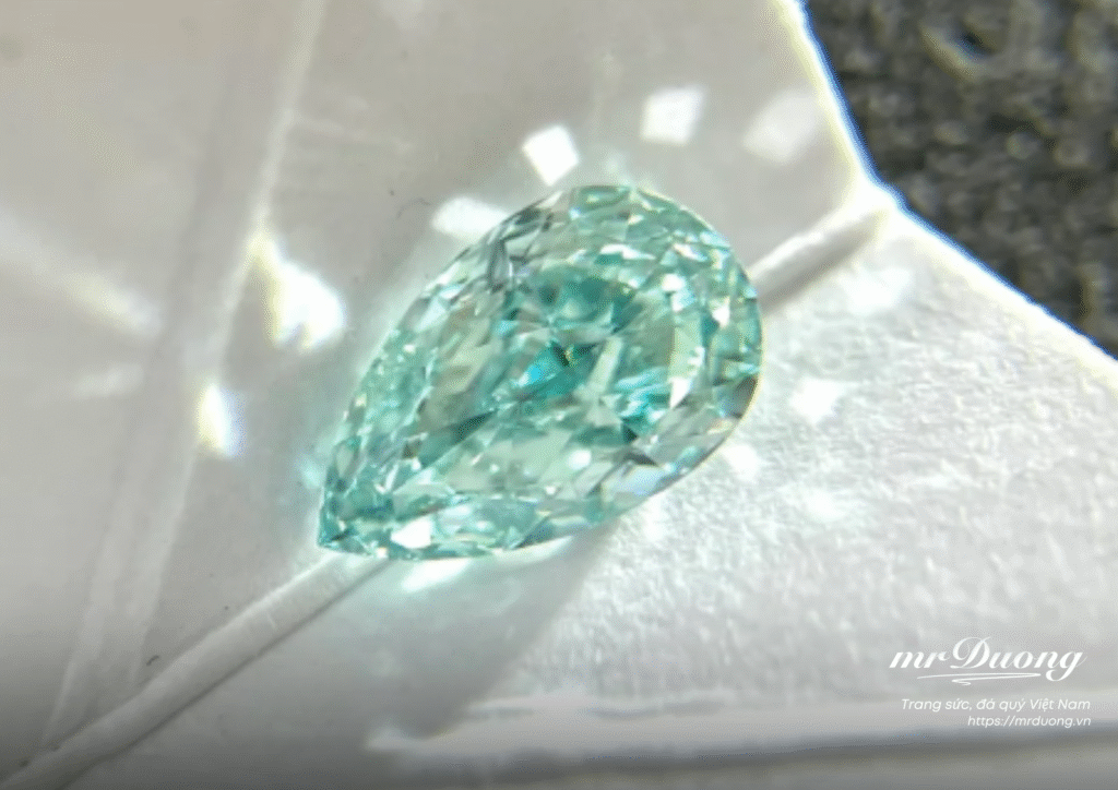 kim cương Fancy Vivid Blue-Green
