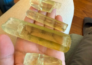 kien-thuc-ve-da-quy-heliodor-golden-beryl-dua-con-cung-gia-toc-beryl 2