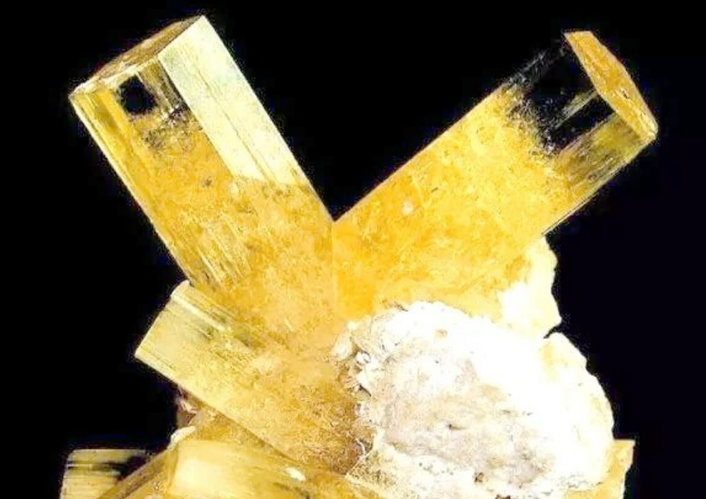 kien-thuc-ve-da-quy-heliodor-golden-beryl-dua-con-cung-gia-toc-beryl