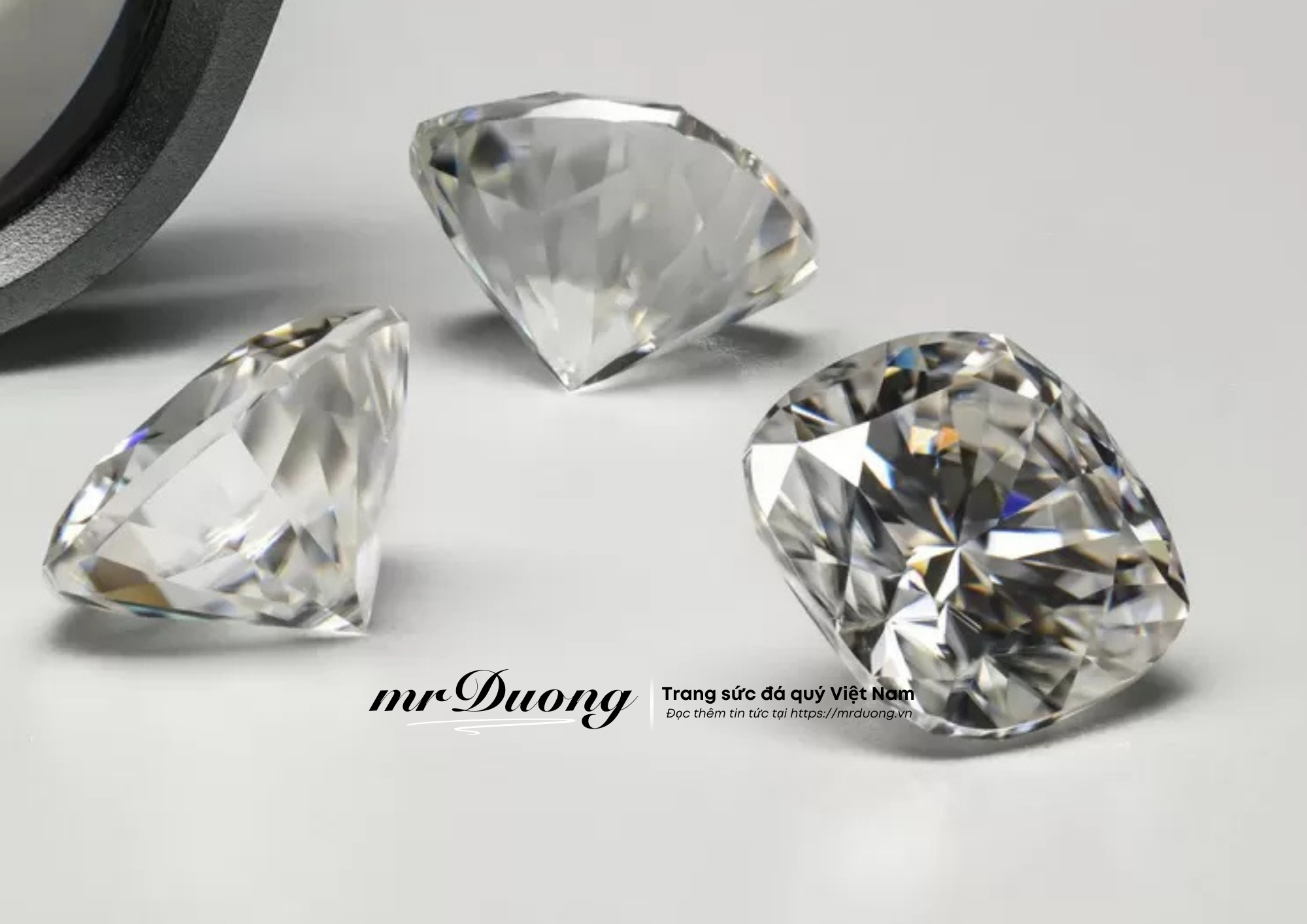 Đá Moissanite là gì? Nguồn gốc, đặc tính và sự khác biệt so với kim cương