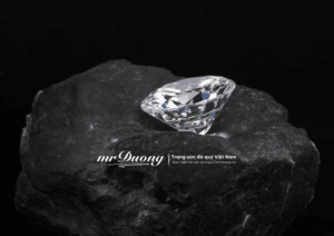Đá Moissanite là gì? Nguồn gốc, đặc tính và sự khác biệt so với kim cương