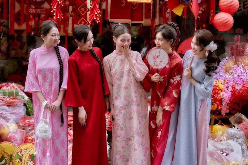 Chọn màu trang trí tết , năm mới bình an , an khang thịnh vượng