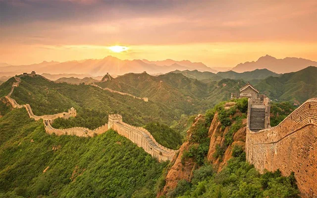 Vạn Lý Trường Thành được xây dựng như thế nào? Bài viết phân tích chi tiết lịch sử, kỹ thuật, con người và cái giá phía sau kỳ quan vĩ đại này.