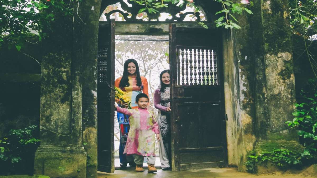 Gia chủ sinh năm 1965 xông đất tuổi nào đẹp năm 2026 để cả năm hanh thông, gia đạo yên ổn?