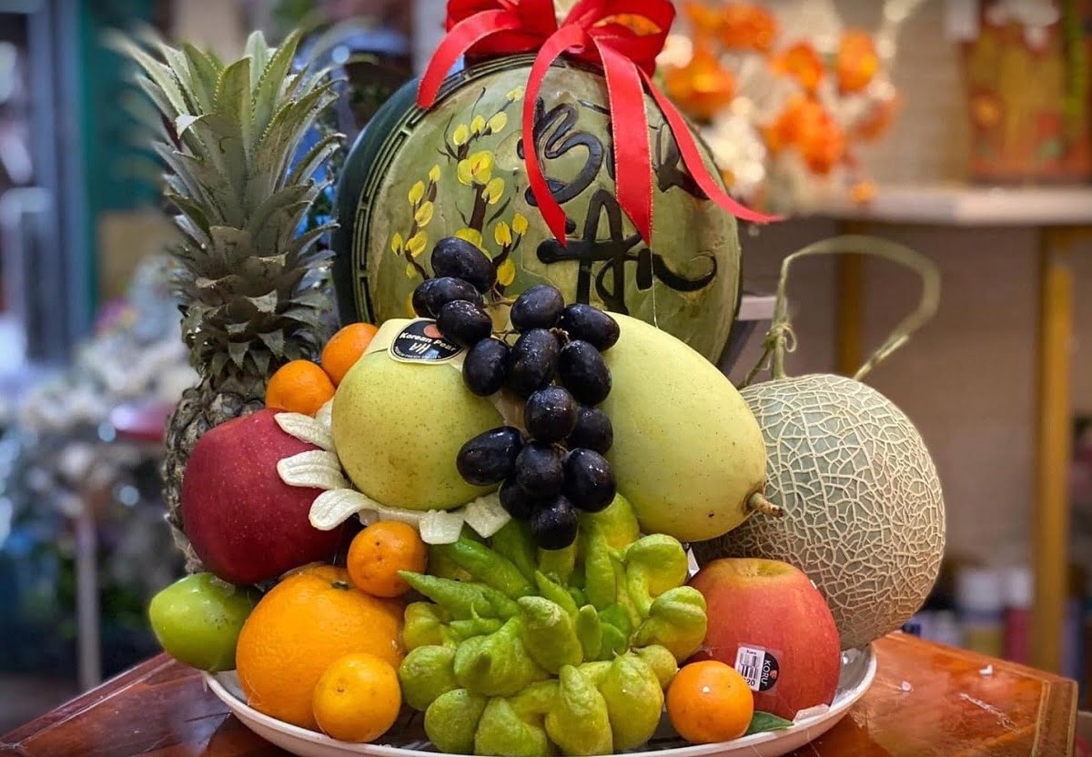 Mâm ngũ quả ngày Tết tượng trưng cho tài lộc và bình an