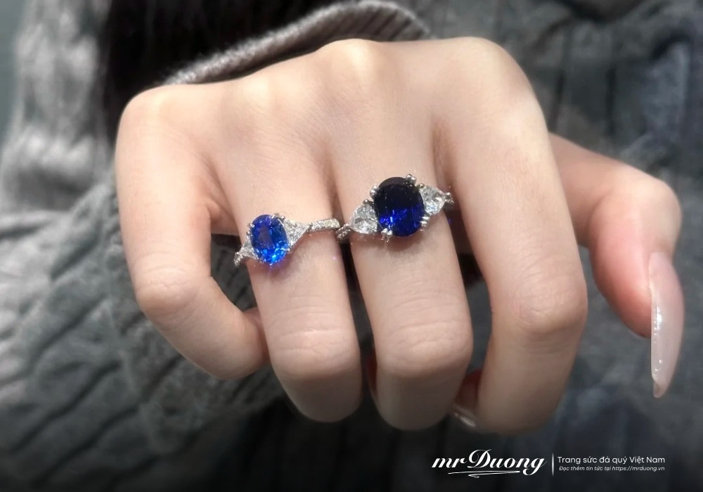 vien-da-quy-mau-xanh-sapphire-sapphire-royal-blue-so-voi-sapphire-cornflower-blue