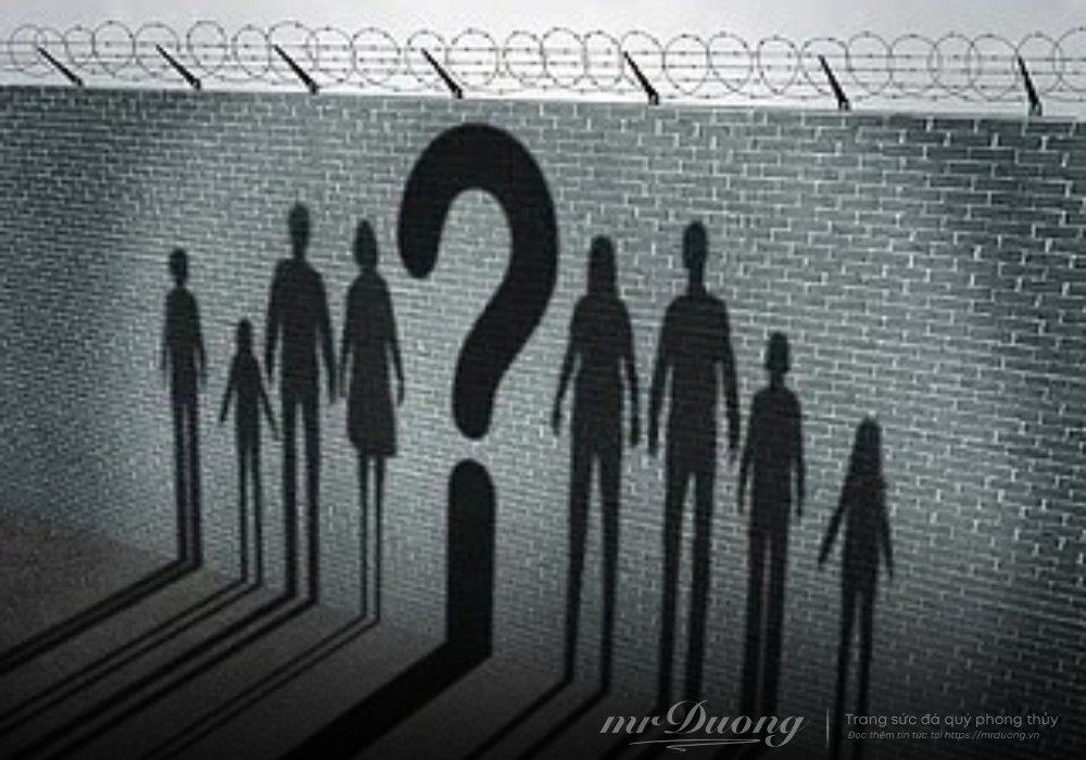 bat-doi-xung-thong-tin-nguoi-giau-kiem-tien-nho-thong-tin-ke-ngheo-co-tien-boi-cong-suc