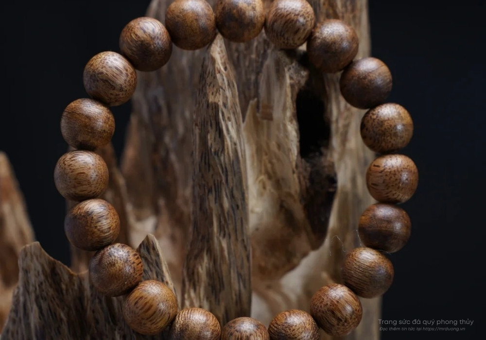 boc-phot-tram-huong-rat-khan-hiem-nhung-van-duoc-ban-tran-lan-tren-thi-truong-4