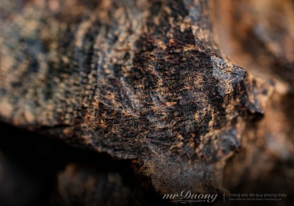 boc-phot-tram-huong-rat-khan-hiem-nhung-van-duoc-ban-tran-lan-tren-thi-truong