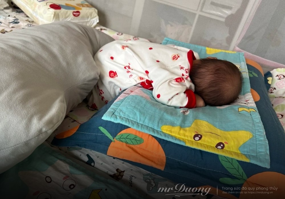 con-nho-khoc-dem-noi-am-anh-cua-nguoi-lam-cha-me-2