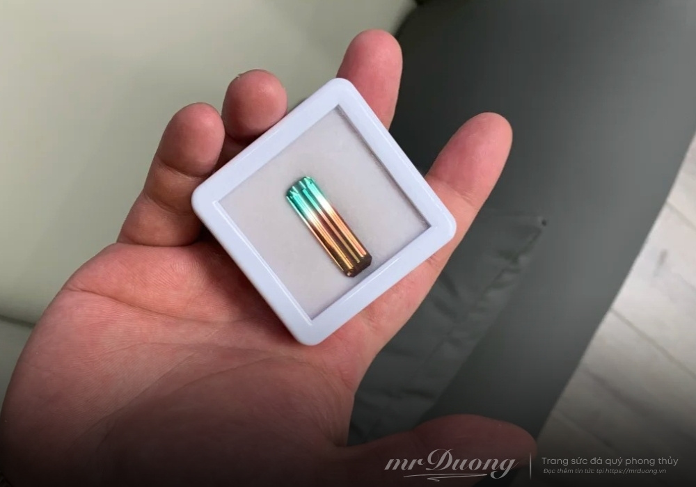 khoa-hoc-da-quy-tourmaline-cau-vong-trong-lang-da-quy-2