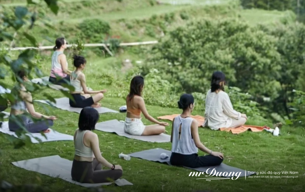 Tận hưởng cảm giác an nhiên khi thiền tịnh tâm, nơi sự hài hòa của phong thủy giúp dòng năng lượng tích cực lan tỏa khắp thân tâm.