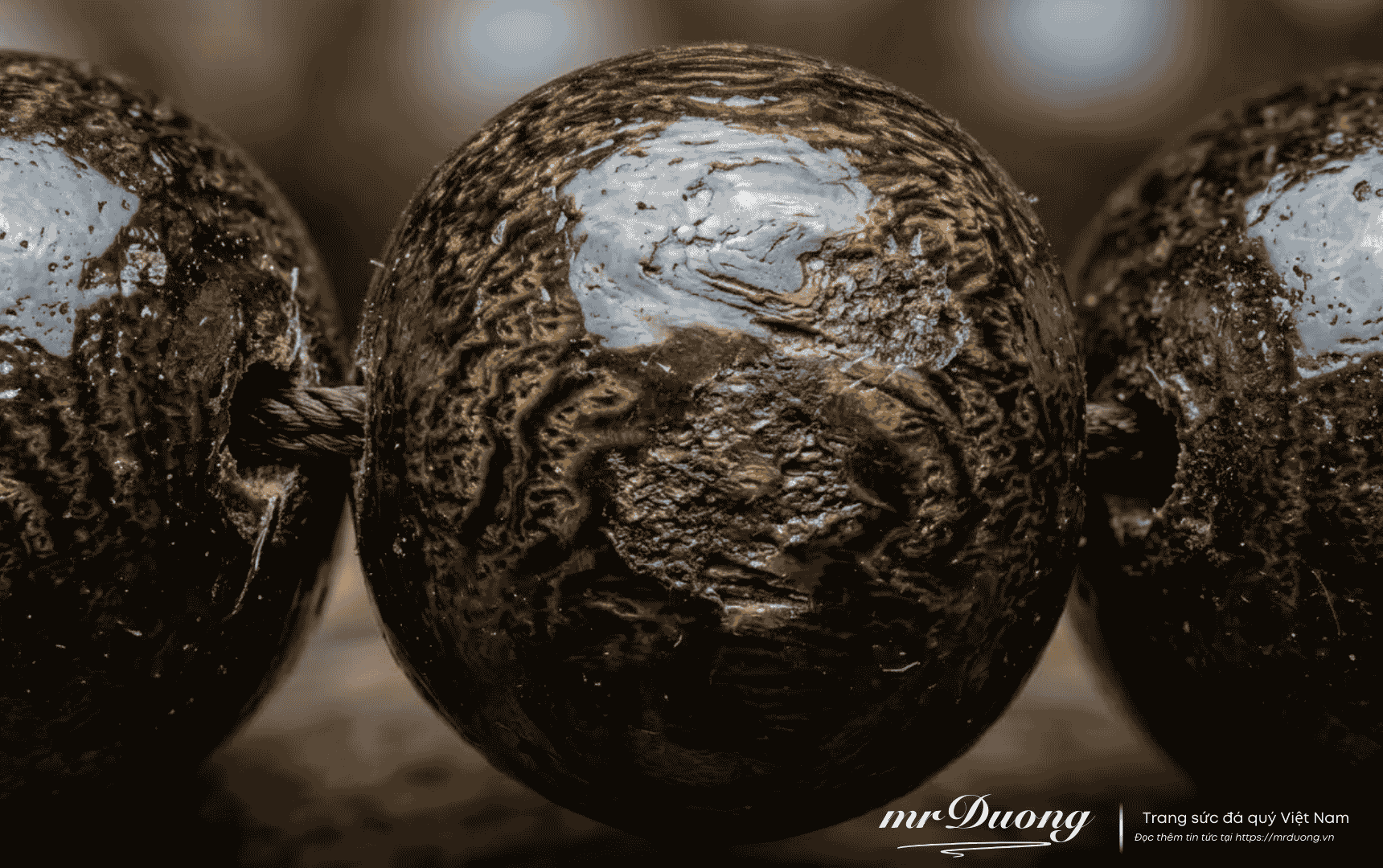 Phân biệt trầm hương thật giả qua các loại gỗ nén.