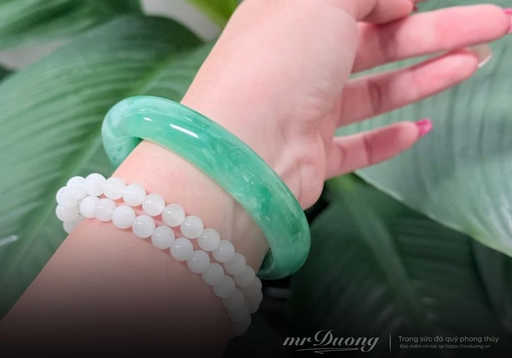 ngoc-bich-chau-phi-dung-de-bi-bip-khi-mua-ngoc-gia-tra-tien-that-1