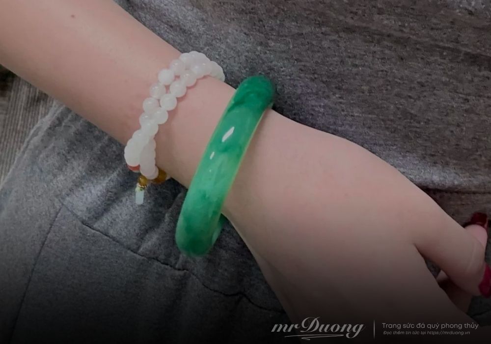 ngoc-bich-chau-phi-dung-de-bi-bip-khi-mua-ngoc-gia-tra-tien-that-2