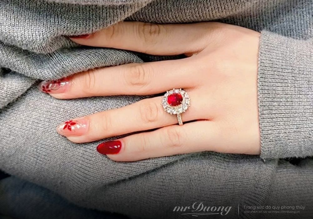 y-nghia-cua-nhung-ngon-tay-deo-nhan