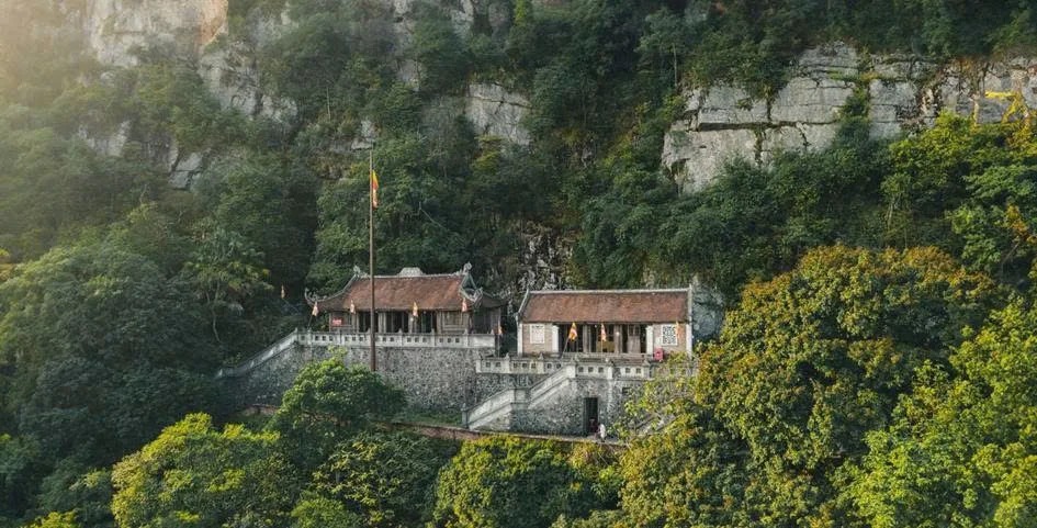 Chạm tay vào linh thiêng, lắng nghe hơi thở của núi rừng nơi đỉnh cao Yên Tử.