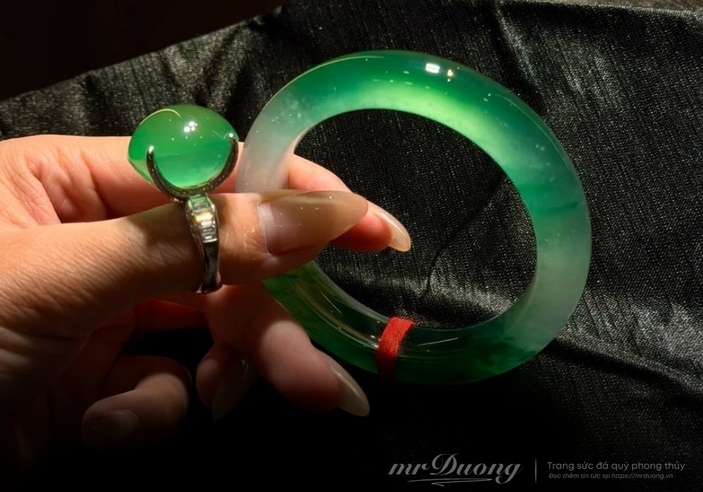 khoa-hoc-da-quy-ky-su-toan-tap-ve-ngoc-phi-thuy-ngoc-bich-cam-thach-2